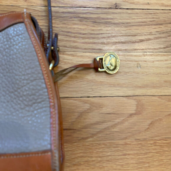 Vtg. Dooney & Bourke Pebble Leather Crossbody Bag Purse Taupe Brown Footed READ - Picture 3 of 10